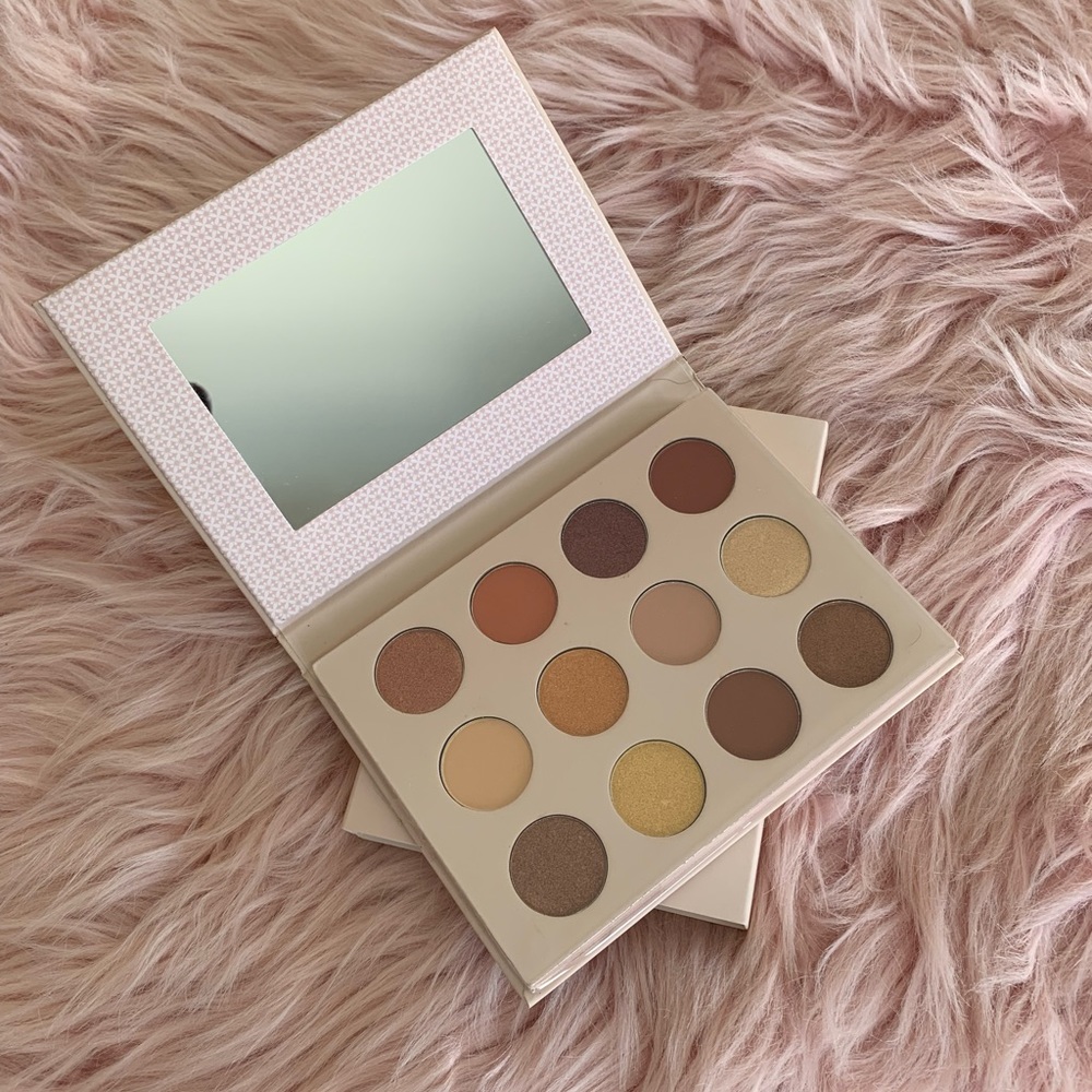 🎉HP x 2🎉 New BCBGeneration Feelin Fine Eyeshadow Palette
